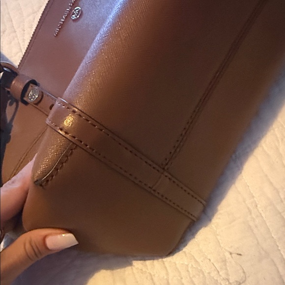 Michael Kors Tan Leather Shoulder Bag - Picture 4 of 6